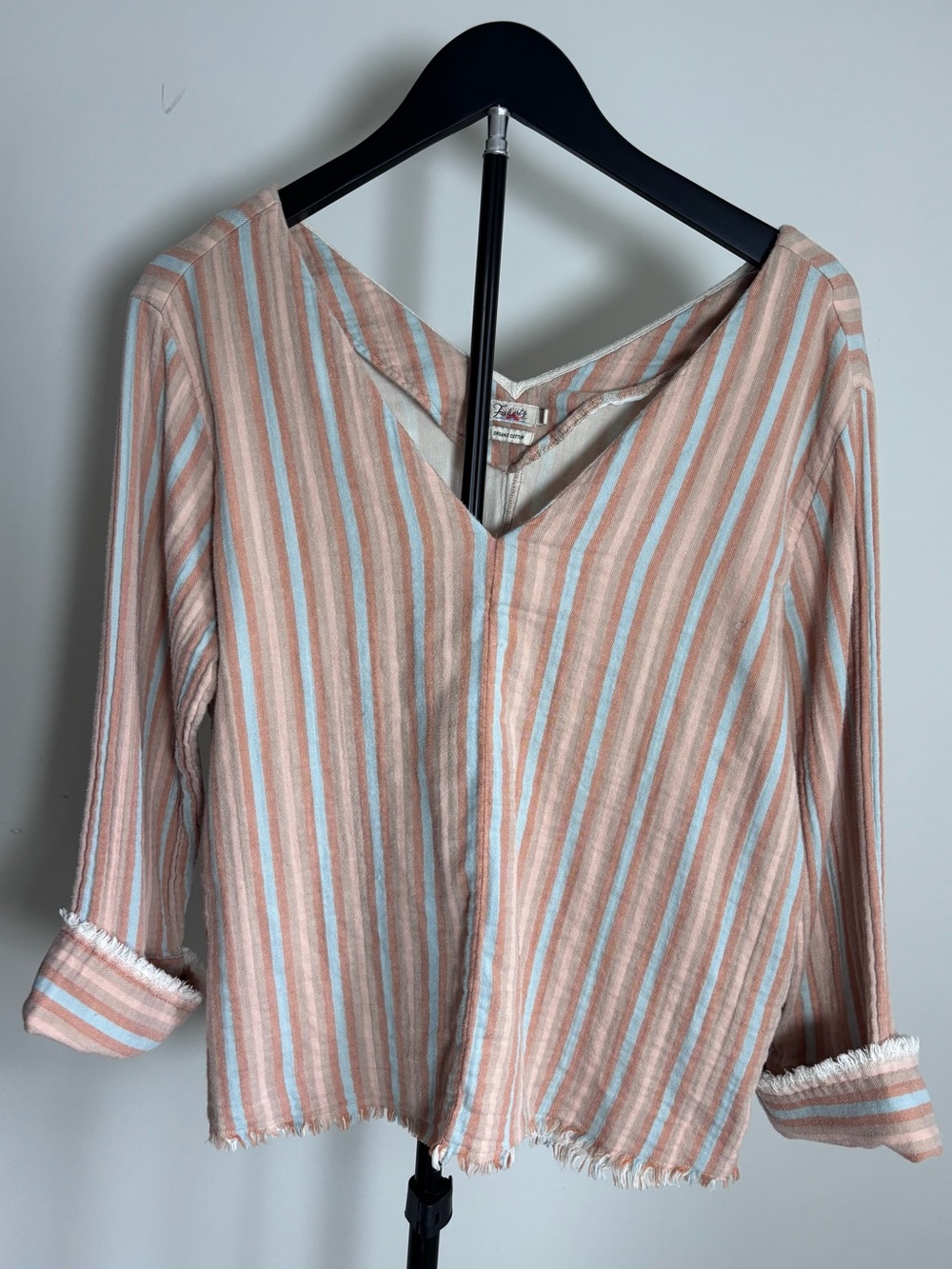 Women’s Faherty V-Neck 3/4 Sleeve Top | M | Boho | Preppy | Coastal
